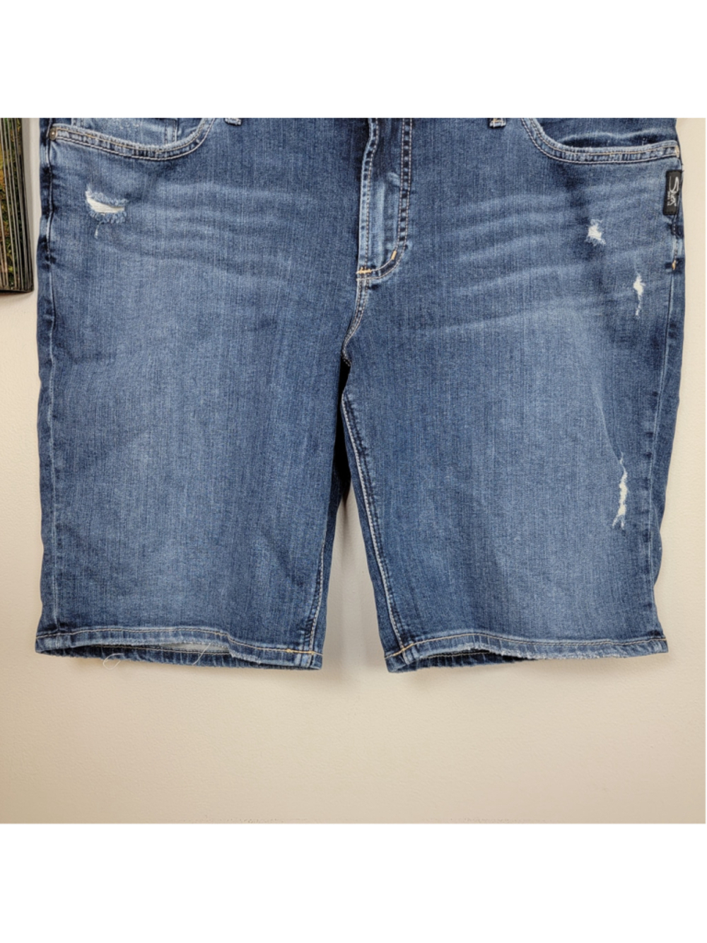 Silver 20 Suki Bermuda Medium Blue Wash Distressed Jean Shorts Mid Rise Relaxed - Picture 5 of 9